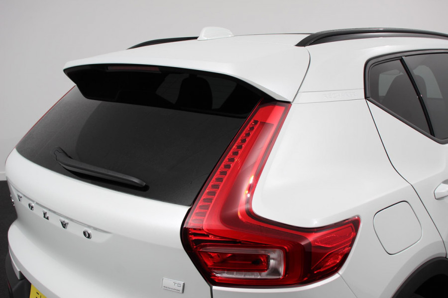 Volvo XC40 1.5 T5 Plug-in hybrid Ultimate Dark | Electrisch Glazen Panorama dak | Navigatie | Dab | Led | Adaptive Cruise Control | Camera | Parkeer sensoren