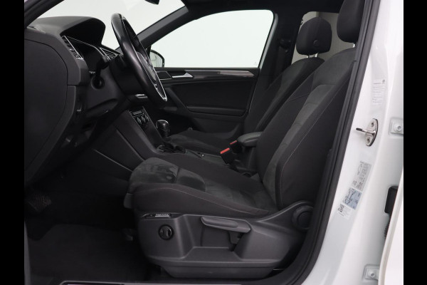 Volkswagen Tiguan 1.5 TSI R Line | Panoramadak | Stoelverwarming | Dynaudio | Keyless | Trekhaak | Camera | Adaptief LED | Carplay | Navigatie | Massage | Parkeerhulp | Adaptive cruise