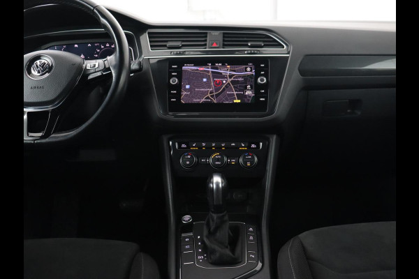 Volkswagen Tiguan 1.5 TSI R Line | Panoramadak | Stoelverwarming | Dynaudio | Keyless | Trekhaak | Camera | Adaptief LED | Carplay | Navigatie | Massage | Parkeerhulp | Adaptive cruise