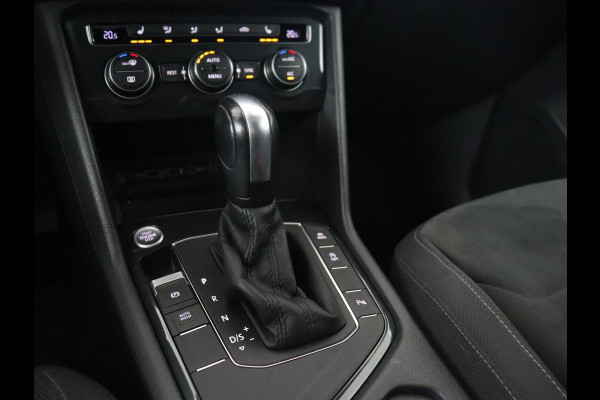 Volkswagen Tiguan 1.5 TSI R Line | Panoramadak | Stoelverwarming | Dynaudio | Keyless | Trekhaak | Camera | Adaptief LED | Carplay | Navigatie | Massage | Parkeerhulp | Adaptive cruise