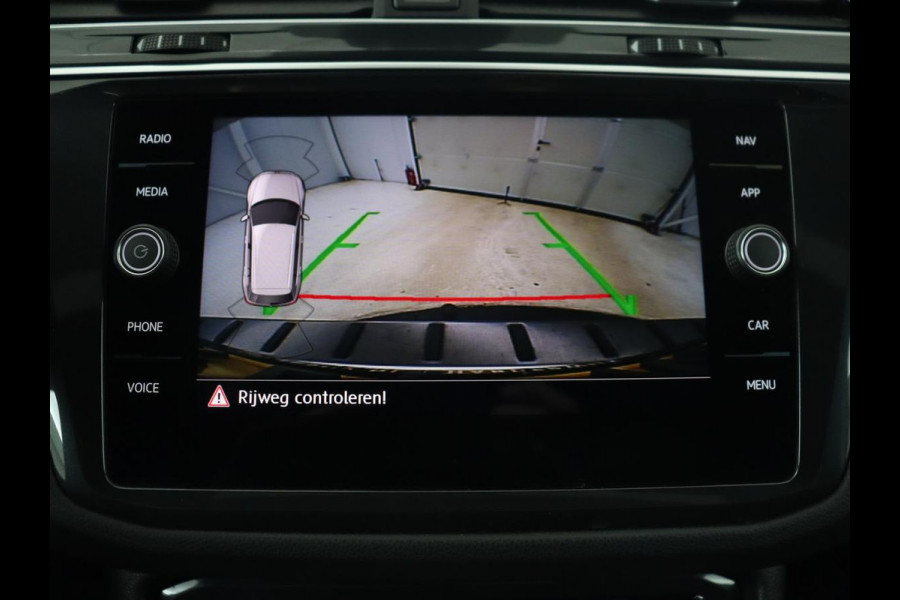 Volkswagen Tiguan 1.5 TSI R Line | Panoramadak | Stoelverwarming | Dynaudio | Keyless | Trekhaak | Camera | Adaptief LED | Carplay | Navigatie | Massage | Parkeerhulp | Adaptive cruise