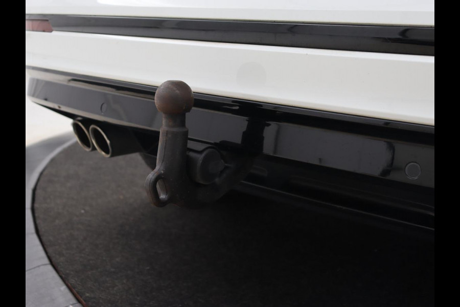 Volkswagen Tiguan 1.5 TSI R Line | Panoramadak | Stoelverwarming | Dynaudio | Keyless | Trekhaak | Camera | Adaptief LED | Carplay | Navigatie | Massage | Parkeerhulp | Adaptive cruise