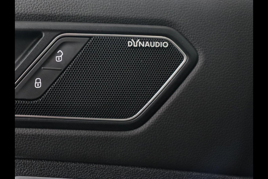 Volkswagen Tiguan 1.5 TSI R Line | Panoramadak | Stoelverwarming | Dynaudio | Keyless | Trekhaak | Camera | Adaptief LED | Carplay | Navigatie | Massage | Parkeerhulp | Adaptive cruise