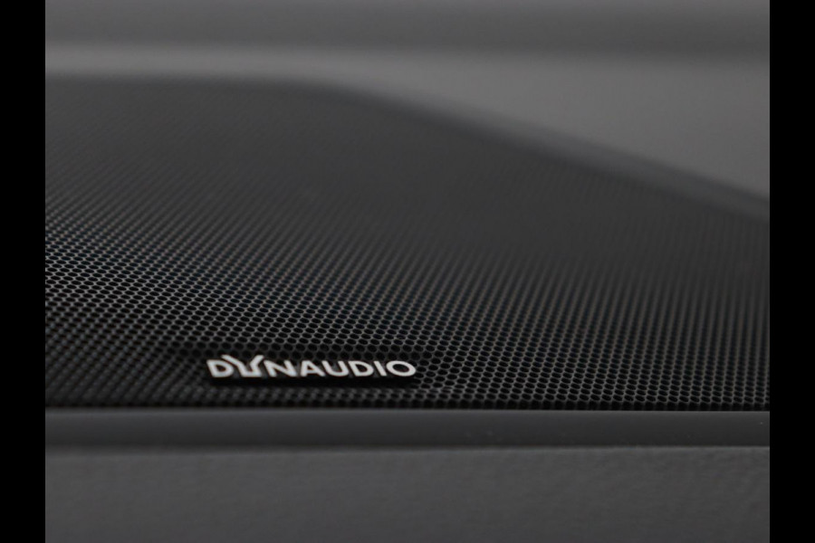 Volkswagen Tiguan 1.5 TSI R Line | Panoramadak | Stoelverwarming | Dynaudio | Keyless | Trekhaak | Camera | Adaptief LED | Carplay | Navigatie | Massage | Parkeerhulp | Adaptive cruise