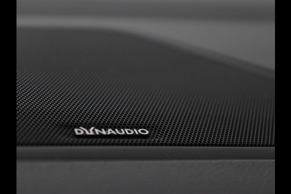 Volkswagen Tiguan 1.5 TSI R Line | Panoramadak | Stoelverwarming | Dynaudio | Keyless | Trekhaak | Camera | Adaptief LED | Carplay | Navigatie | Massage | Parkeerhulp | Adaptive cruise