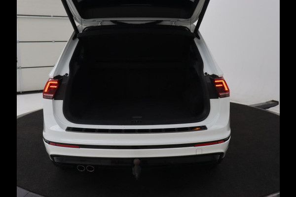 Volkswagen Tiguan 1.5 TSI R Line | Panoramadak | Stoelverwarming | Dynaudio | Keyless | Trekhaak | Camera | Adaptief LED | Carplay | Navigatie | Massage | Parkeerhulp | Adaptive cruise