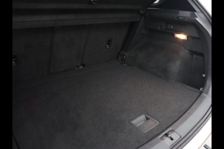 Volkswagen Tiguan 1.5 TSI R Line | Panoramadak | Stoelverwarming | Dynaudio | Keyless | Trekhaak | Camera | Adaptief LED | Carplay | Navigatie | Massage | Parkeerhulp | Adaptive cruise