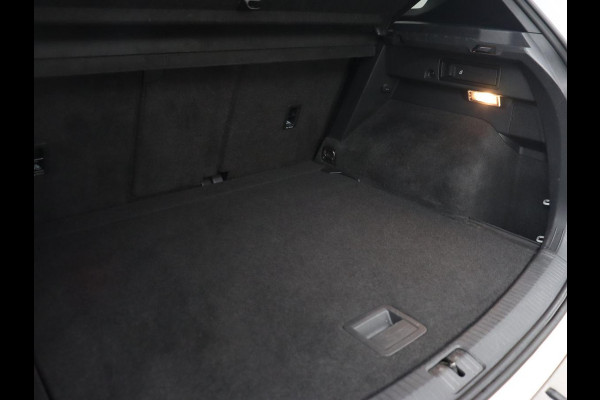 Volkswagen Tiguan 1.5 TSI R Line | Panoramadak | Stoelverwarming | Dynaudio | Keyless | Trekhaak | Camera | Adaptief LED | Carplay | Navigatie | Massage | Parkeerhulp | Adaptive cruise