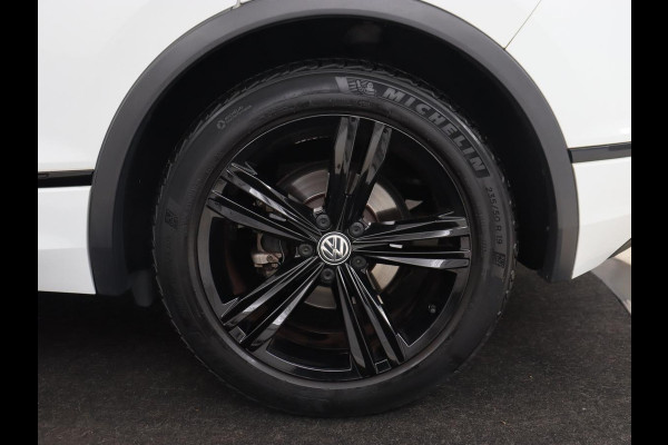Volkswagen Tiguan 1.5 TSI R Line | Panoramadak | Stoelverwarming | Dynaudio | Keyless | Trekhaak | Camera | Adaptief LED | Carplay | Navigatie | Massage | Parkeerhulp | Adaptive cruise