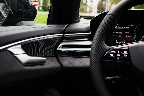 Audi A6 Avant 2.0 e-Hybrid 367 PK Plug-In Quattro Competition S-Line Edition, Luchtvering, Trekhaak, Panoramadak