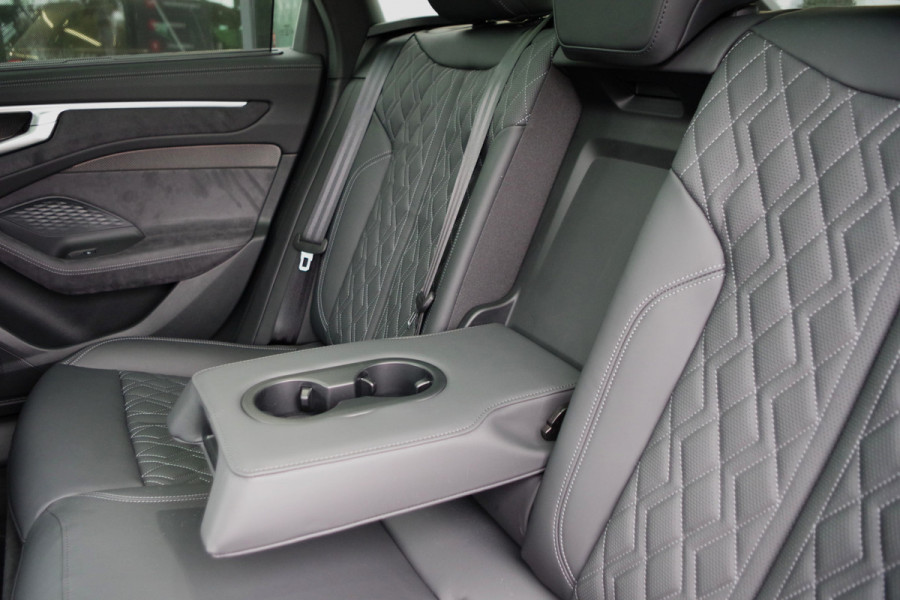 Audi A6 Avant 2.0 e-Hybrid 367 PK Plug-In Quattro Competition S-Line Edition, Luchtvering, Trekhaak, Panoramadak