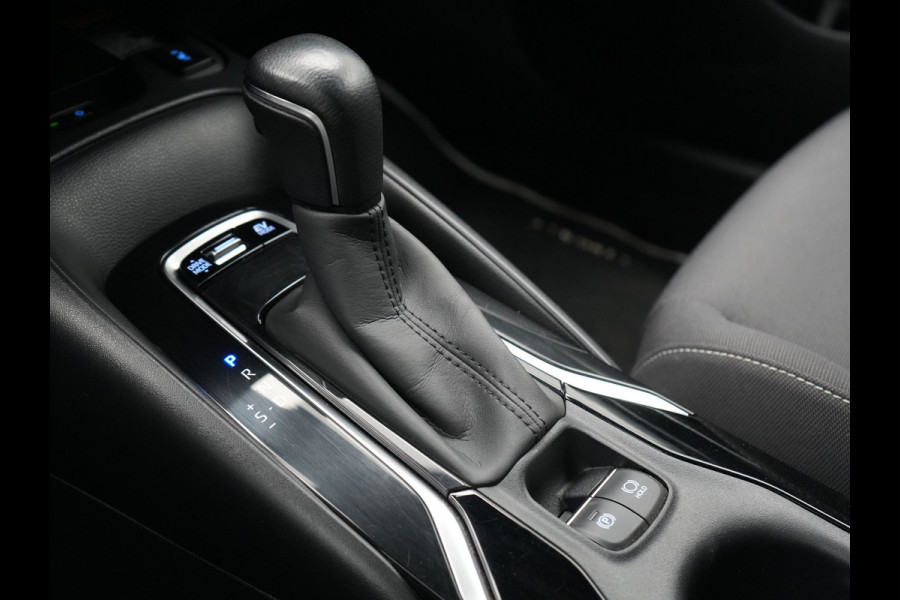 Toyota Corolla Touring Sports 2.0 Dynamic Plug In Hybrid 184pk Dealer O.H PHEV | Adaptive Cruise | Camera | Sportstoelen & Stuur Verwarmd | Apple Carplay | Navigatie | Keyless | Blis | DAB |