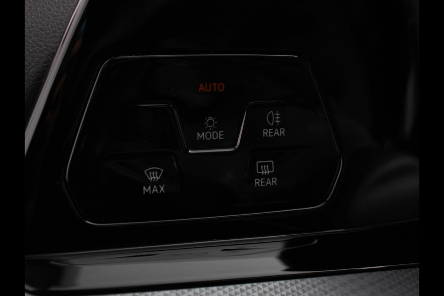 Volkswagen Golf 1.0 eTSI 110pk DSG Active | Panorama dak | Navigatie | Climate Control | Adaptive Cruise Control | Virtual Cockpit | Stoelverwarming | Extra Getint Glas