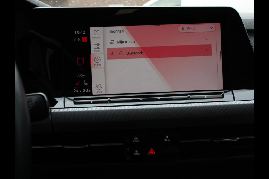 Volkswagen Golf 1.0 eTSI 110pk DSG Active | Panorama dak | Navigatie | Climate Control | Adaptive Cruise Control | Virtual Cockpit | Stoelverwarming | Extra Getint Glas