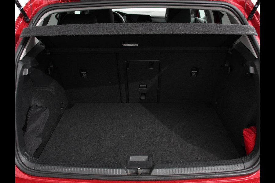 Volkswagen Golf 1.0 eTSI 110pk DSG Active | Panorama dak | Navigatie | Climate Control | Adaptive Cruise Control | Virtual Cockpit | Stoelverwarming | Extra Getint Glas