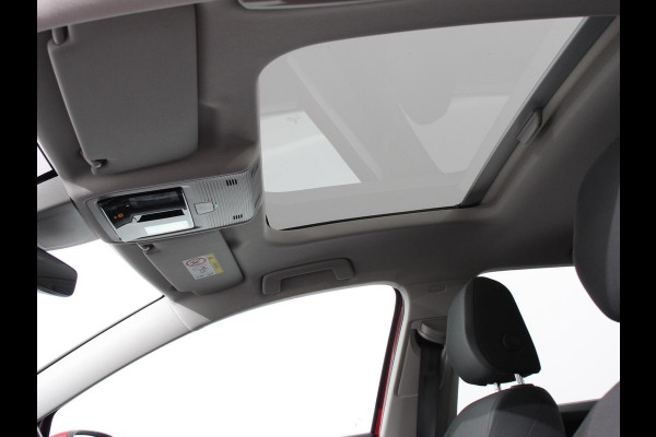 Volkswagen Golf 1.0 eTSI 110pk DSG Active | Panorama dak | Navigatie | Climate Control | Adaptive Cruise Control | Virtual Cockpit | Stoelverwarming | Extra Getint Glas