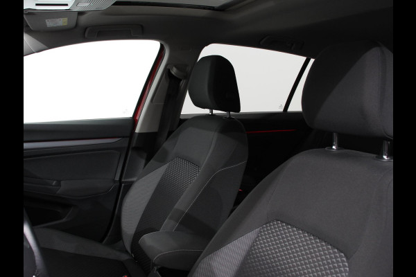 Volkswagen Golf 1.0 eTSI 110pk DSG Active | Panorama dak | Navigatie | Climate Control | Adaptive Cruise Control | Virtual Cockpit | Stoelverwarming | Extra Getint Glas