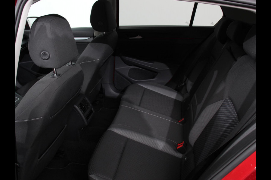 Volkswagen Golf 1.0 eTSI 110pk DSG Active | Panorama dak | Navigatie | Climate Control | Adaptive Cruise Control | Virtual Cockpit | Stoelverwarming | Extra Getint Glas