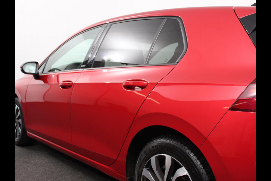 Volkswagen Golf 1.0 eTSI 110pk DSG Active | Panorama dak | Navigatie | Climate Control | Adaptive Cruise Control | Virtual Cockpit | Stoelverwarming | Extra Getint Glas