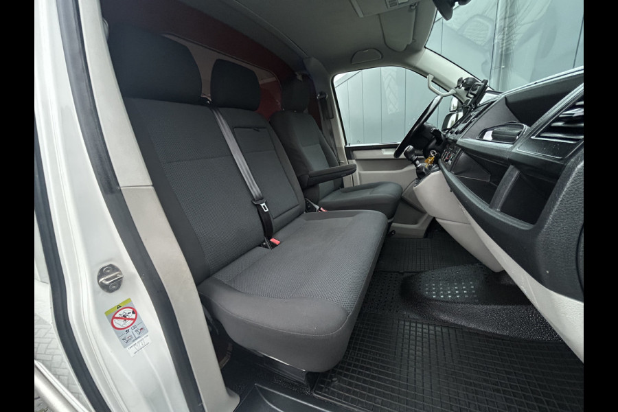 Volkswagen Transporter 2.0 TDI 150 PK / 4MOTION / 1e EIG. / L1H1 / TREKHAAK / ACHTERKLEP / AIRCO / CRUISE / 3-ZITS