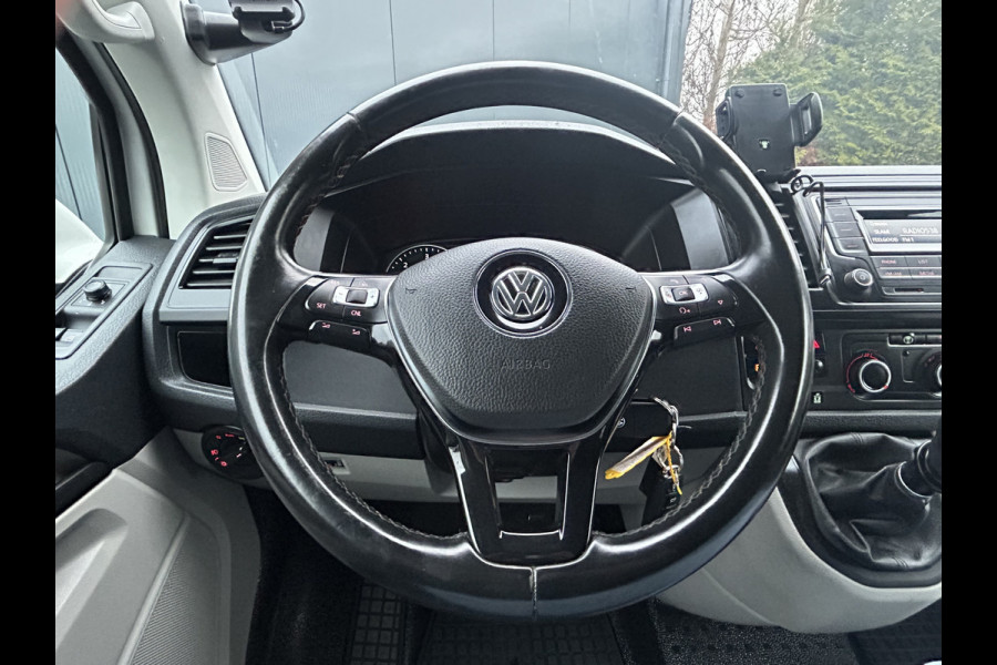 Volkswagen Transporter 2.0 TDI 150 PK / 4MOTION / 1e EIG. / L1H1 / TREKHAAK / ACHTERKLEP / AIRCO / CRUISE / 3-ZITS