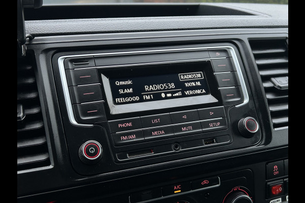 Volkswagen Transporter 2.0 TDI 150 PK / 4MOTION / 1e EIG. / L1H1 / TREKHAAK / ACHTERKLEP / AIRCO / CRUISE / 3-ZITS