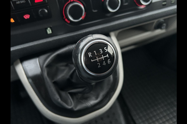 Volkswagen Transporter 2.0 TDI 150 PK / 4MOTION / 1e EIG. / L1H1 / TREKHAAK / ACHTERKLEP / AIRCO / CRUISE / 3-ZITS