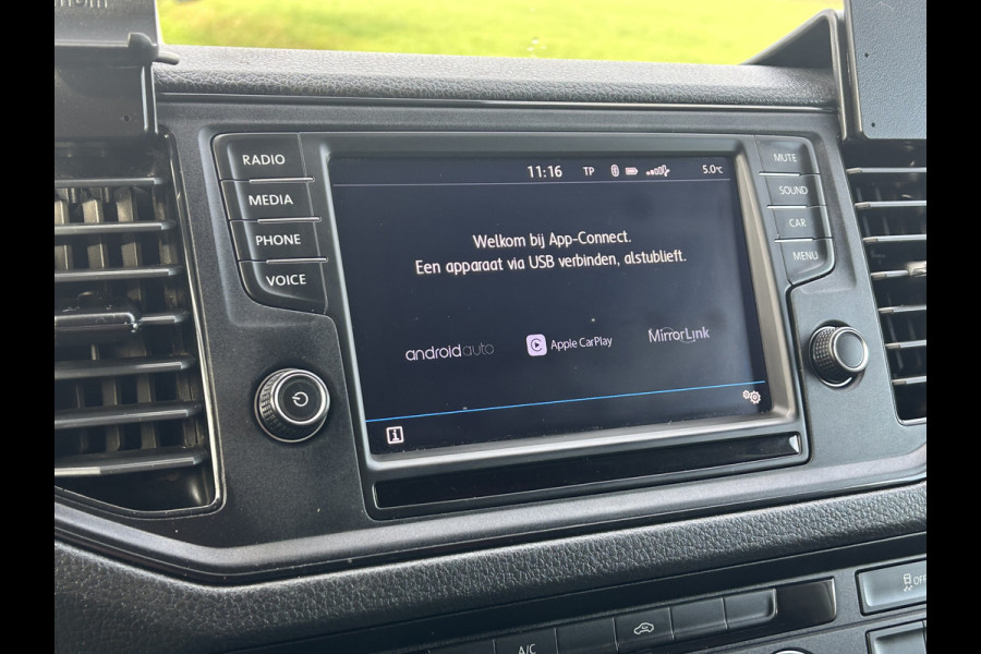 Volkswagen Crafter 2.0 TDI 102 PK / PICK UP / 1e EIG. / TREKHAAK / AIRCO / CRUISE / 2.500 KG AHG / 3-ZITS / APPLE CARPLAY