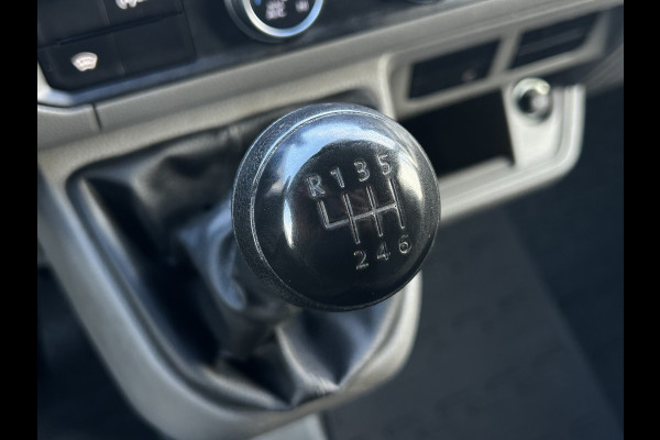 Volkswagen Crafter 2.0 TDI 102 PK / PICK UP / 1e EIG. / TREKHAAK / AIRCO / CRUISE / 2.500 KG AHG / 3-ZITS / APPLE CARPLAY