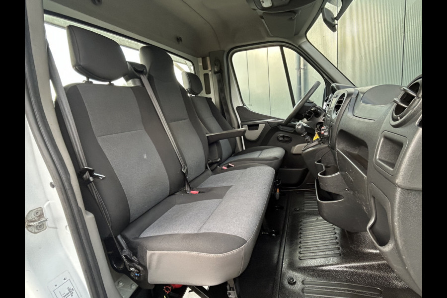 Renault Master T35 2.3 dCi 131 PK / L4H1 / 1e EIG / 5 METER LAADBAK / 3 TONS TREKHAAK / 77.052 KM !! / AIRCO / CRUISE / NAVI / 3-ZITS