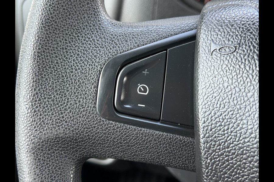 Renault Master T35 2.3 dCi 131 PK / L4H1 / 1e EIG / 5 METER LAADBAK / 3 TONS TREKHAAK / 77.052 KM !! / AIRCO / CRUISE / NAVI / 3-ZITS