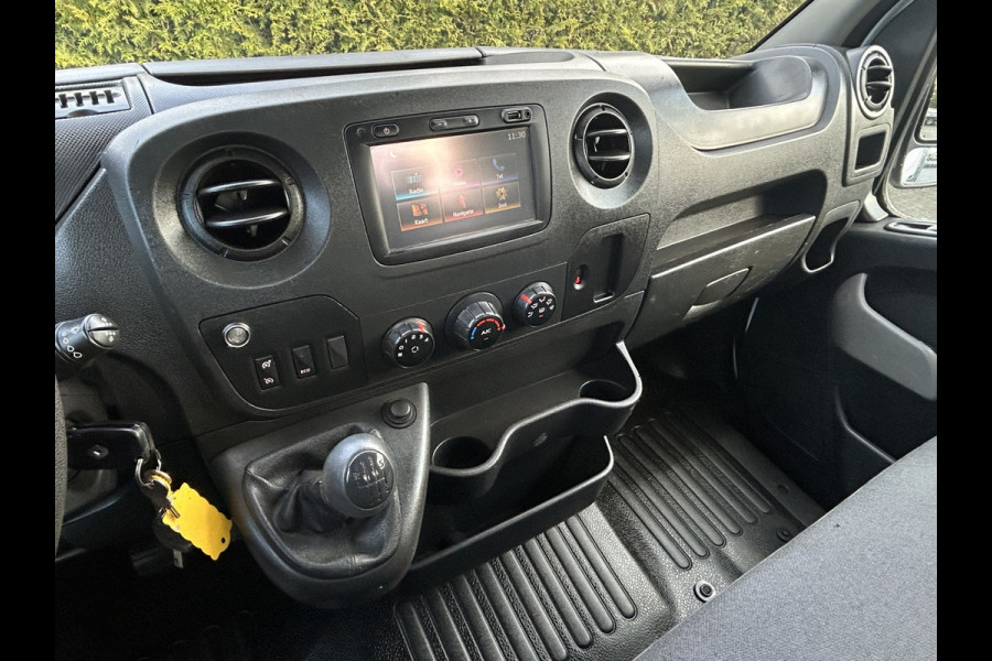 Renault Master T35 2.3 dCi 131 PK / L4H1 / 1e EIG / 5 METER LAADBAK / 3 TONS TREKHAAK / 77.052 KM !! / AIRCO / CRUISE / NAVI / 3-ZITS