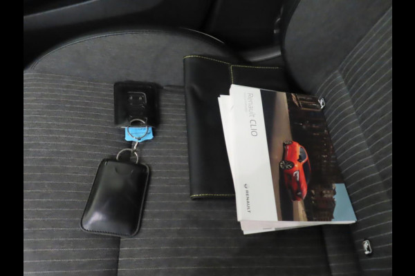 Renault Clio 1.0 TCe Intens Airco ECC Navi Carplay Cruise Control Full LED Virtual Cockpit 16" LM Velgen Half leder APK 06-2026