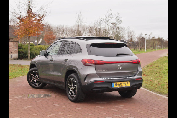 Mercedes-Benz EQA 250 Business Solution AMG 67 kWh | Burmester | Panoramadak | 360 Camera | Head-Up Display | Sfeerverlichting |