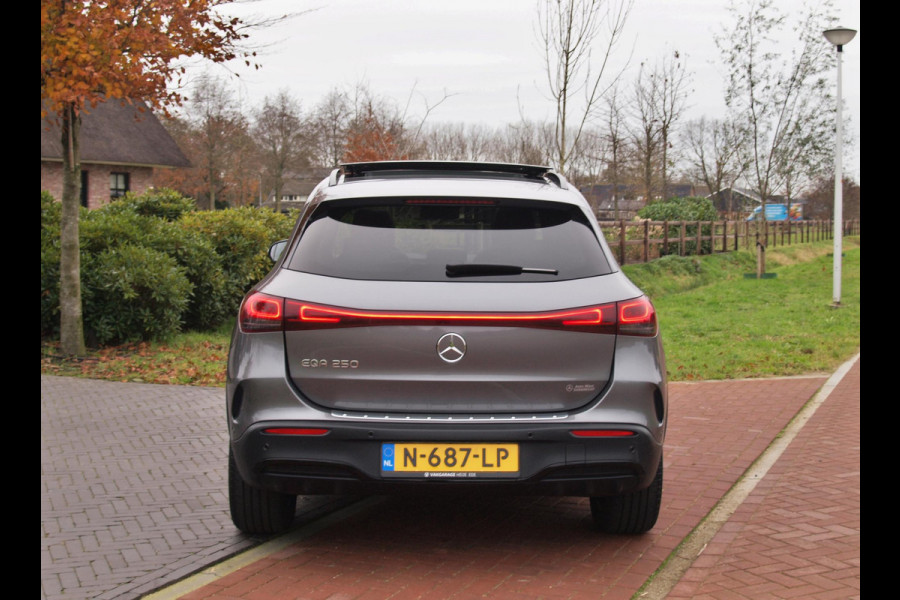 Mercedes-Benz EQA 250 Business Solution AMG 67 kWh | Burmester | Panoramadak | 360 Camera | Head-Up Display | Sfeerverlichting |