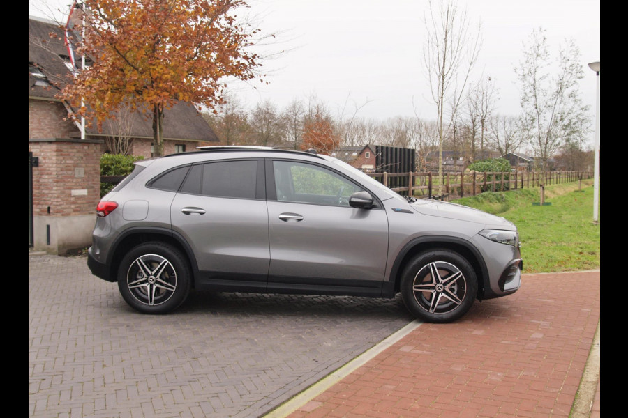 Mercedes-Benz EQA 250 Business Solution AMG 67 kWh | Burmester | Panoramadak | 360 Camera | Head-Up Display | Sfeerverlichting |