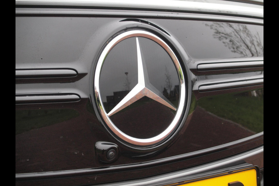 Mercedes-Benz EQA 250 Business Solution AMG 67 kWh | Burmester | Panoramadak | 360 Camera | Head-Up Display | Sfeerverlichting |