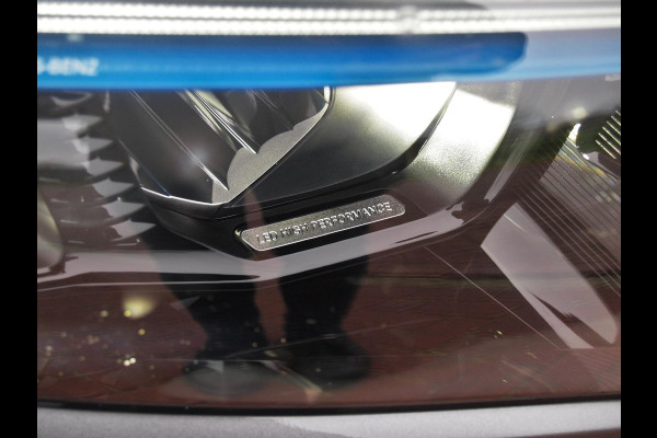 Mercedes-Benz EQA 250 Business Solution AMG 67 kWh | Burmester | Panoramadak | 360 Camera | Head-Up Display | Sfeerverlichting |