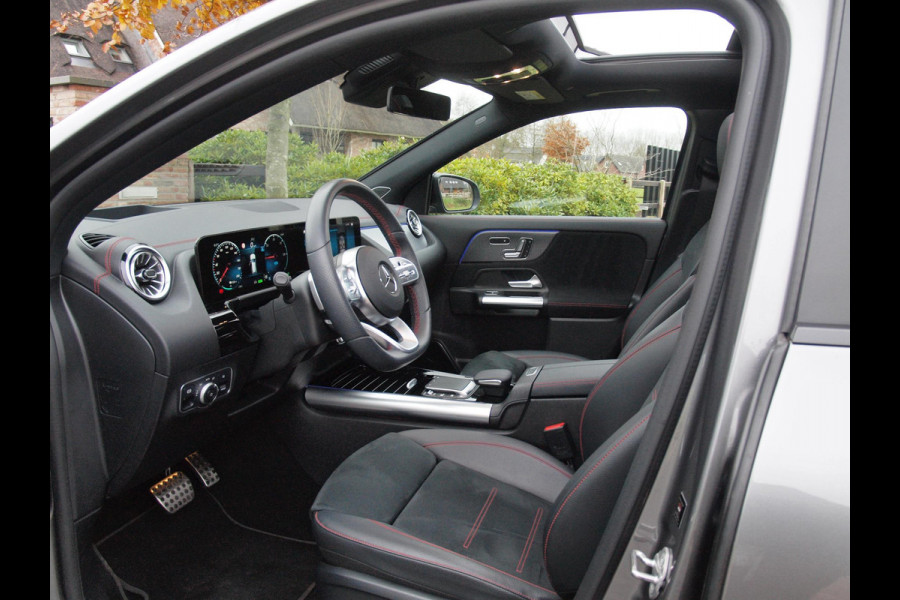 Mercedes-Benz EQA 250 Business Solution AMG 67 kWh | Burmester | Panoramadak | 360 Camera | Head-Up Display | Sfeerverlichting |