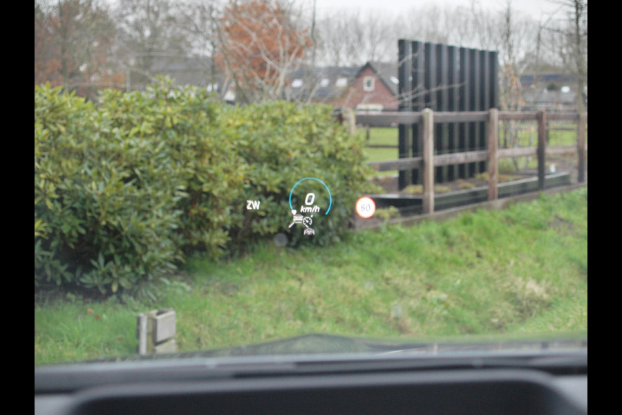 Mercedes-Benz EQA 250 Business Solution AMG 67 kWh | Burmester | Panoramadak | 360 Camera | Head-Up Display | Sfeerverlichting |