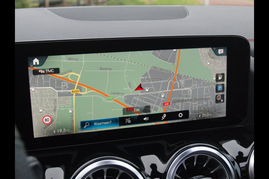 Mercedes-Benz EQA 250 Business Solution AMG 67 kWh | Burmester | Panoramadak | 360 Camera | Head-Up Display | Sfeerverlichting |