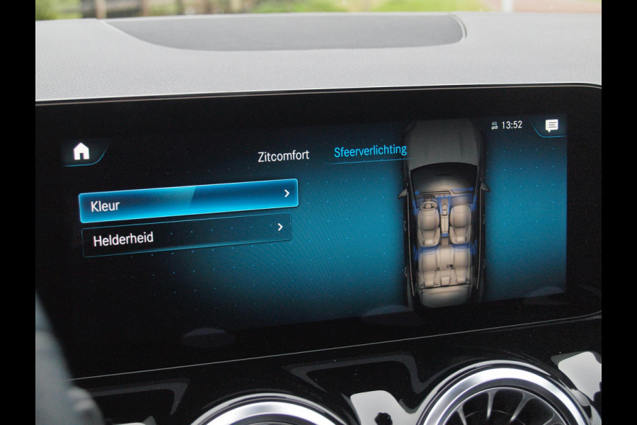 Mercedes-Benz EQA 250 Business Solution AMG 67 kWh | Burmester | Panoramadak | 360 Camera | Head-Up Display | Sfeerverlichting |