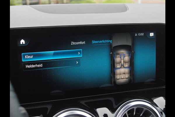 Mercedes-Benz EQA 250 Business Solution AMG 67 kWh | Burmester | Panoramadak | 360 Camera | Head-Up Display | Sfeerverlichting |