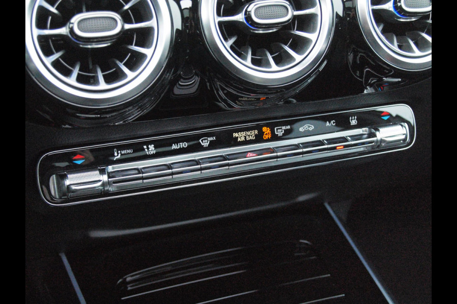 Mercedes-Benz EQA 250 Business Solution AMG 67 kWh | Burmester | Panoramadak | 360 Camera | Head-Up Display | Sfeerverlichting |