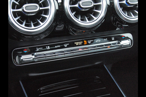 Mercedes-Benz EQA 250 Business Solution AMG 67 kWh | Burmester | Panoramadak | 360 Camera | Head-Up Display | Sfeerverlichting |