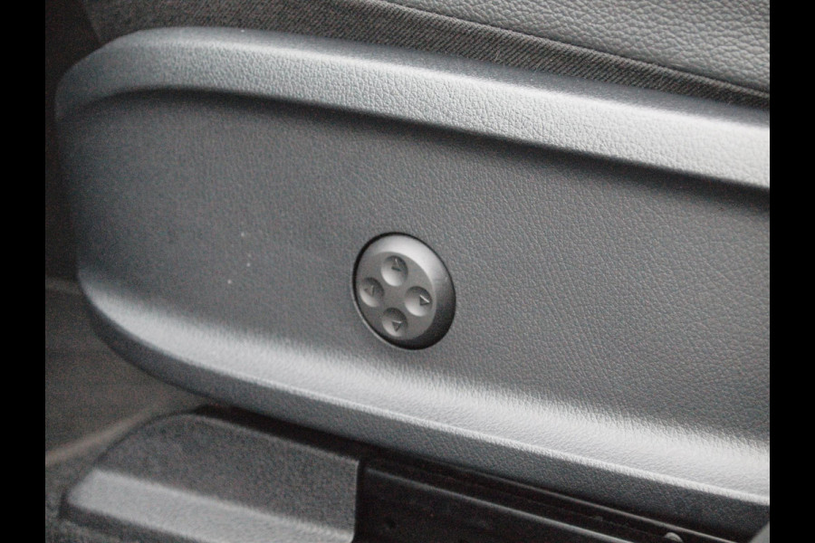 Mercedes-Benz EQA 250 Business Solution AMG 67 kWh | Burmester | Panoramadak | 360 Camera | Head-Up Display | Sfeerverlichting |