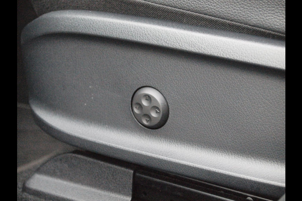 Mercedes-Benz EQA 250 Business Solution AMG 67 kWh | Burmester | Panoramadak | 360 Camera | Head-Up Display | Sfeerverlichting |