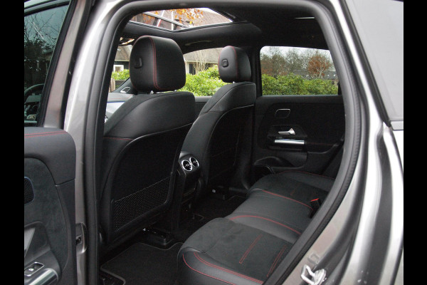 Mercedes-Benz EQA 250 Business Solution AMG 67 kWh | Burmester | Panoramadak | 360 Camera | Head-Up Display | Sfeerverlichting |