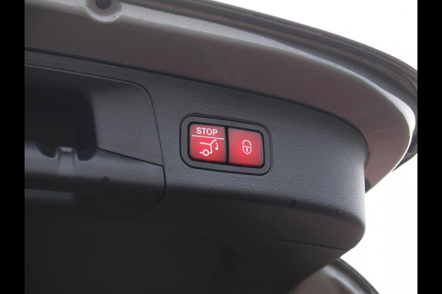 Mercedes-Benz EQA 250 Business Solution AMG 67 kWh | Burmester | Panoramadak | 360 Camera | Head-Up Display | Sfeerverlichting |