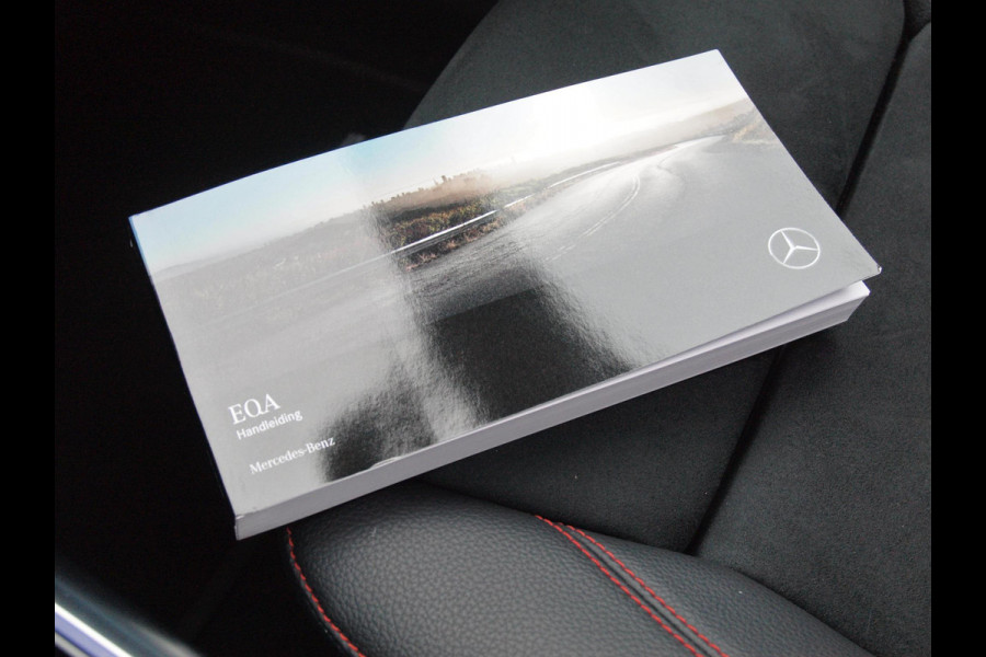 Mercedes-Benz EQA 250 Business Solution AMG 67 kWh | Burmester | Panoramadak | 360 Camera | Head-Up Display | Sfeerverlichting |